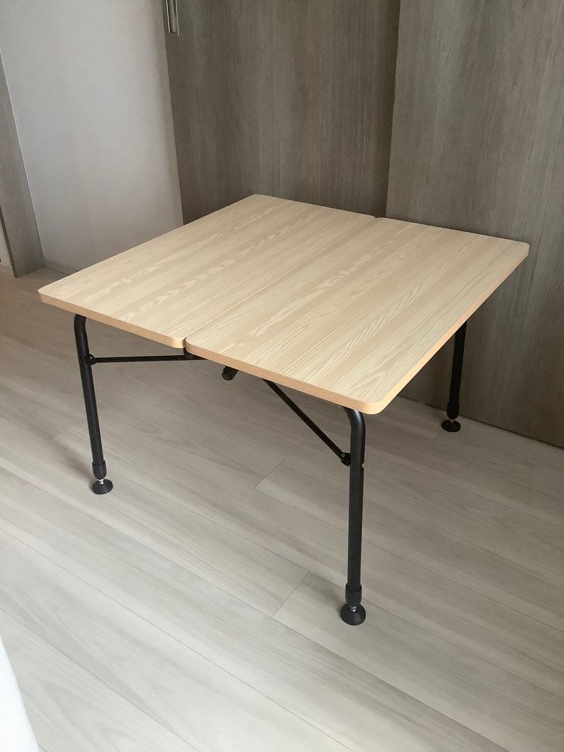 折りたたみ木製テーブル