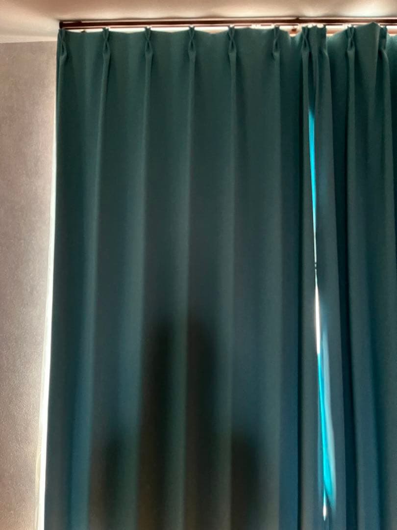オーダーカーテン 青いプリーツデザインのドレープカーテンとレースセット