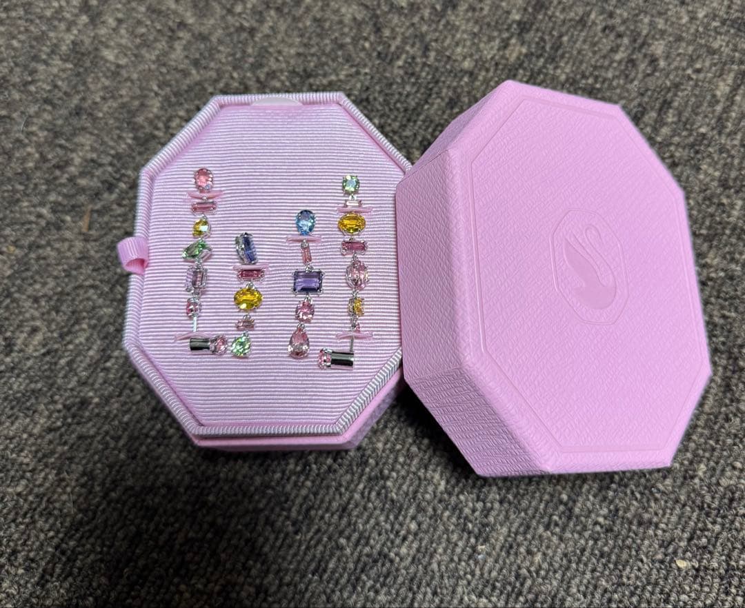 キキ様ご検討中専用　新品 SWAROVSKI スワロフスキー ピアスセット