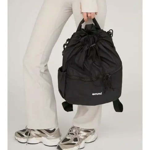 emmi エミ　撥水 emmiロゴマルチバックパック　黒　ブラック