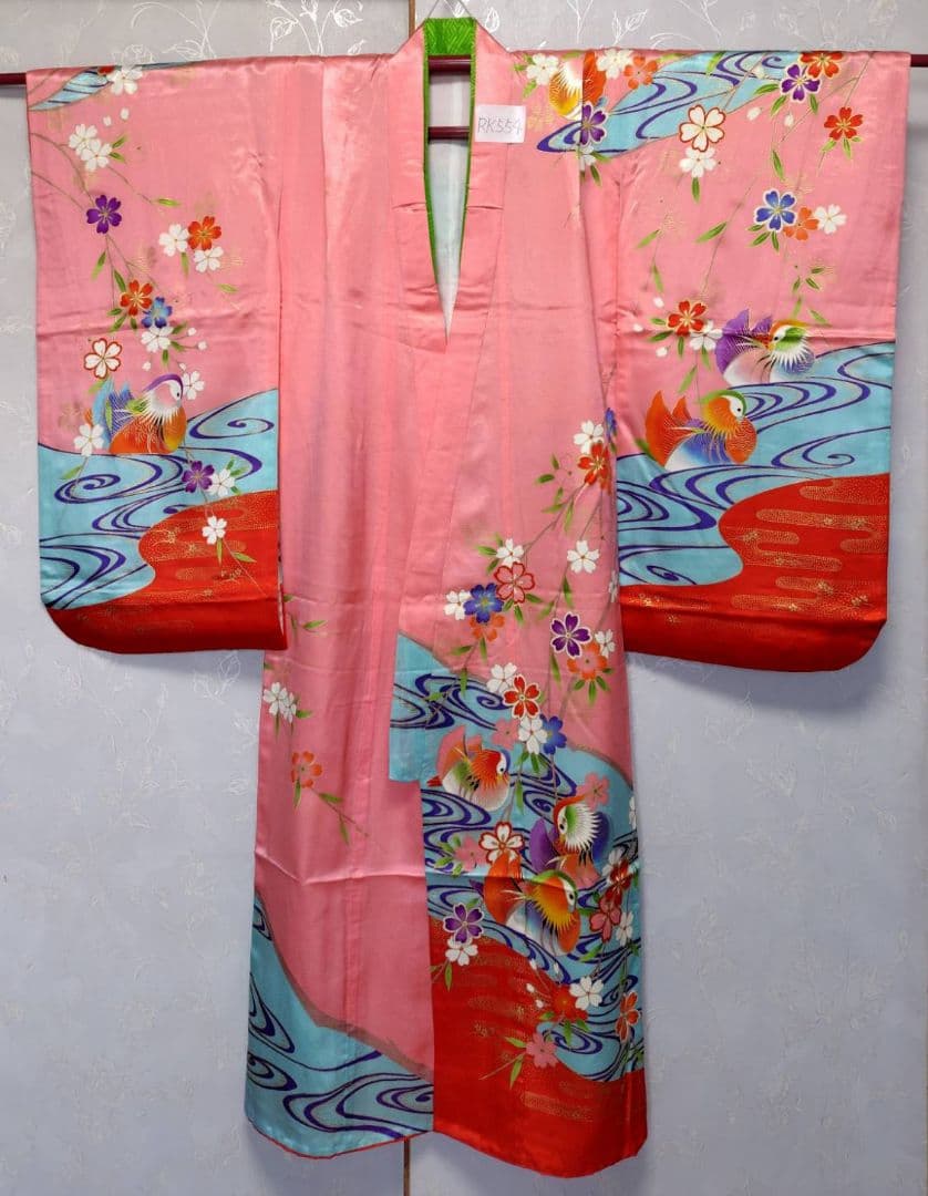 RK554子供着物7歳前後用着丈133センチ裄丈54センチ正絹重ね襟付き