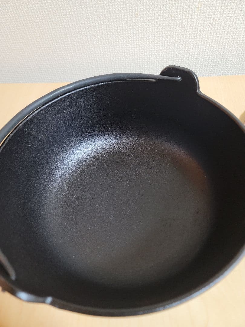 再々値下げしました 南部鉄鍋 つる付 24cm 木製スプーン・蓋付き