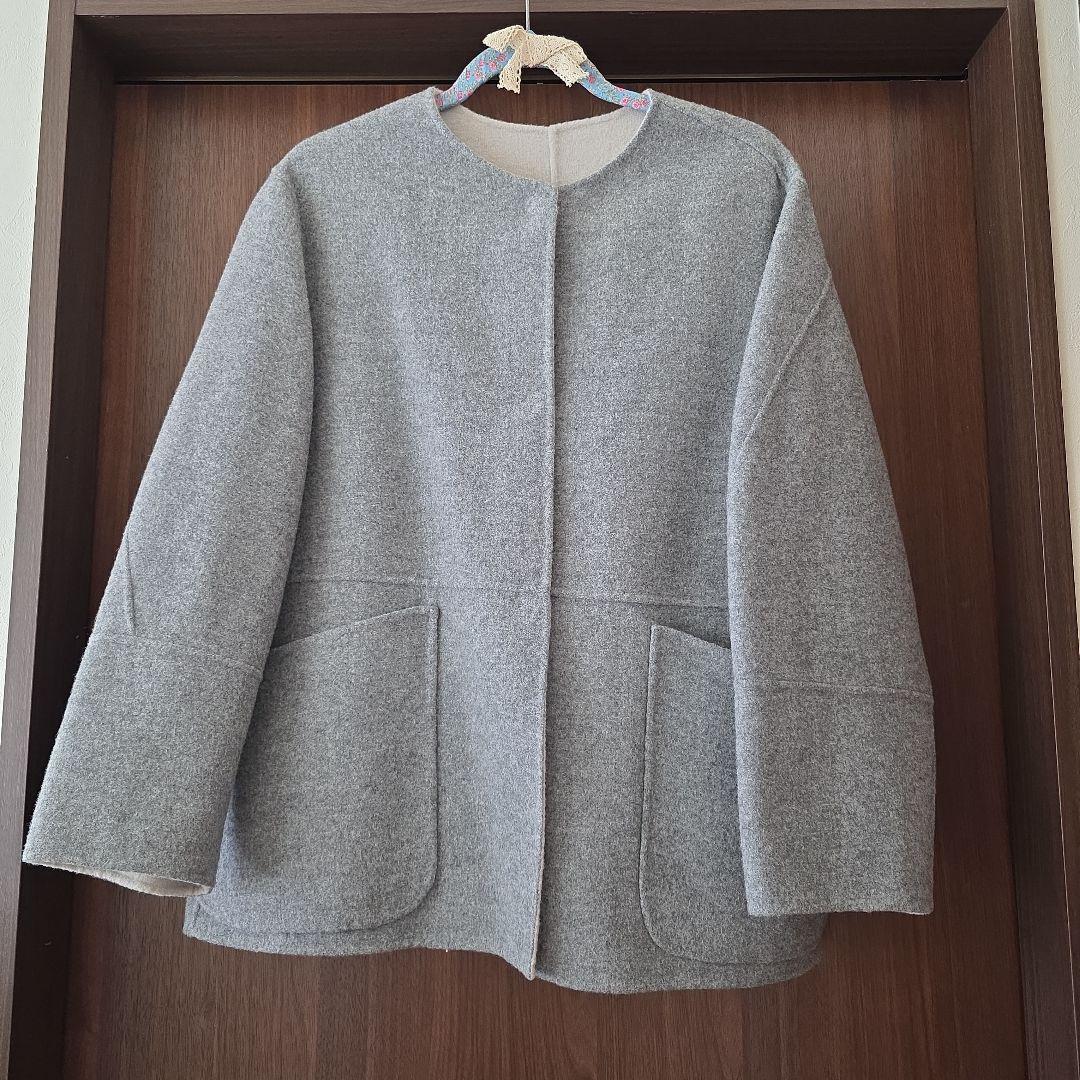 ☆ドゥクラッセ　カシミヤ混ウールリバー・2WAYノーカラー　グレー☆