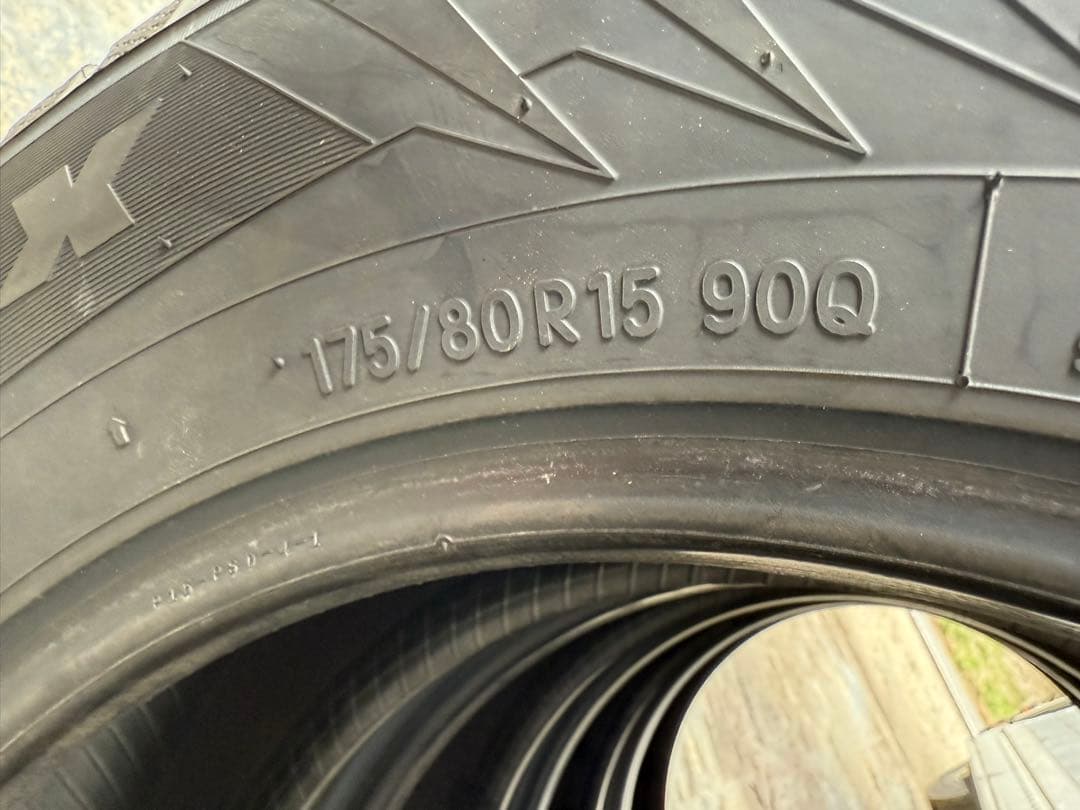 s_breakTOYOスタッドレス175／80R15 90Q深溝