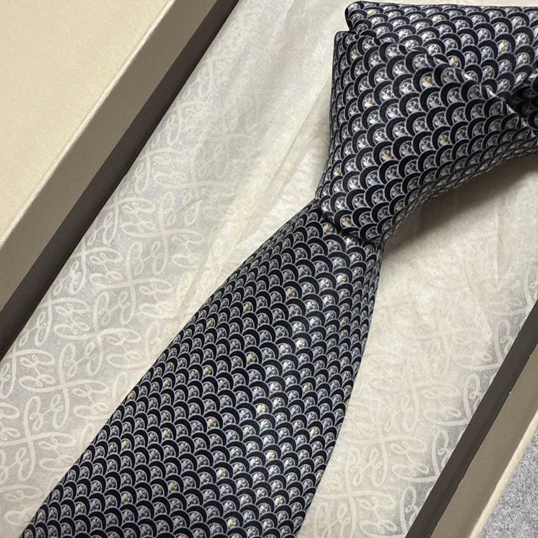 美品　ブリオーニ　ネクタイ　グレー　シルク