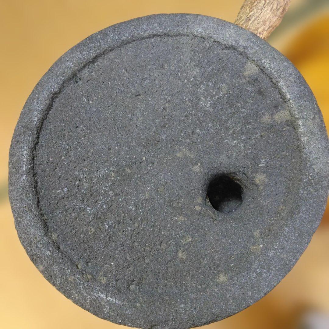 古い石臼-大正～昭和初期の臼-昭和オブジェ。