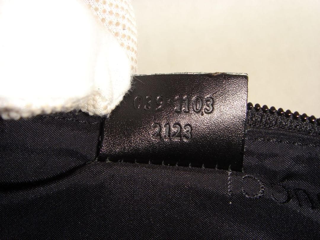 美品 GUCCI グッチ アクセサリーポーチ 039 1103 2123