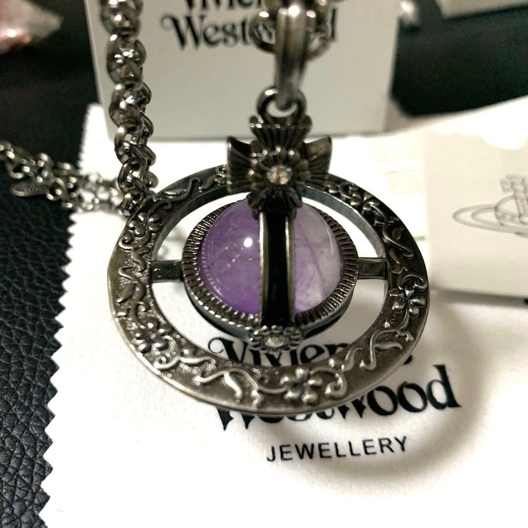 Vivienne Westwood 花刻印　スモールオーブネックレス