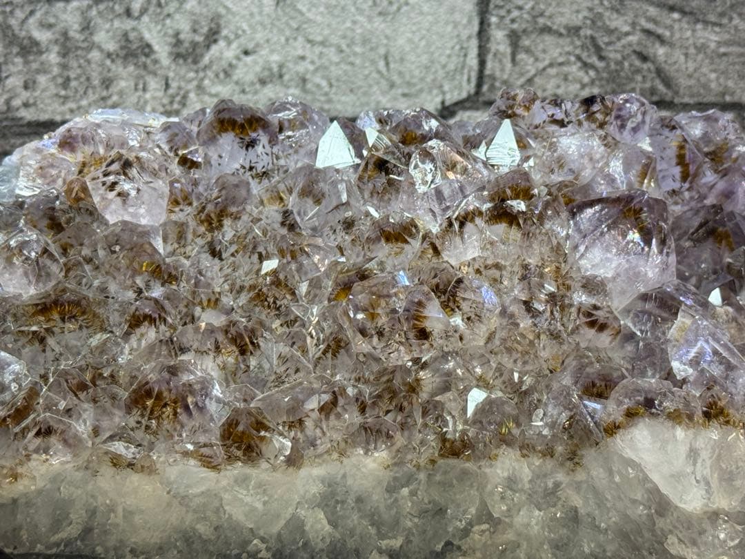 カコクセナイトインアメジスト　クラスター　原石 アメジストドーム