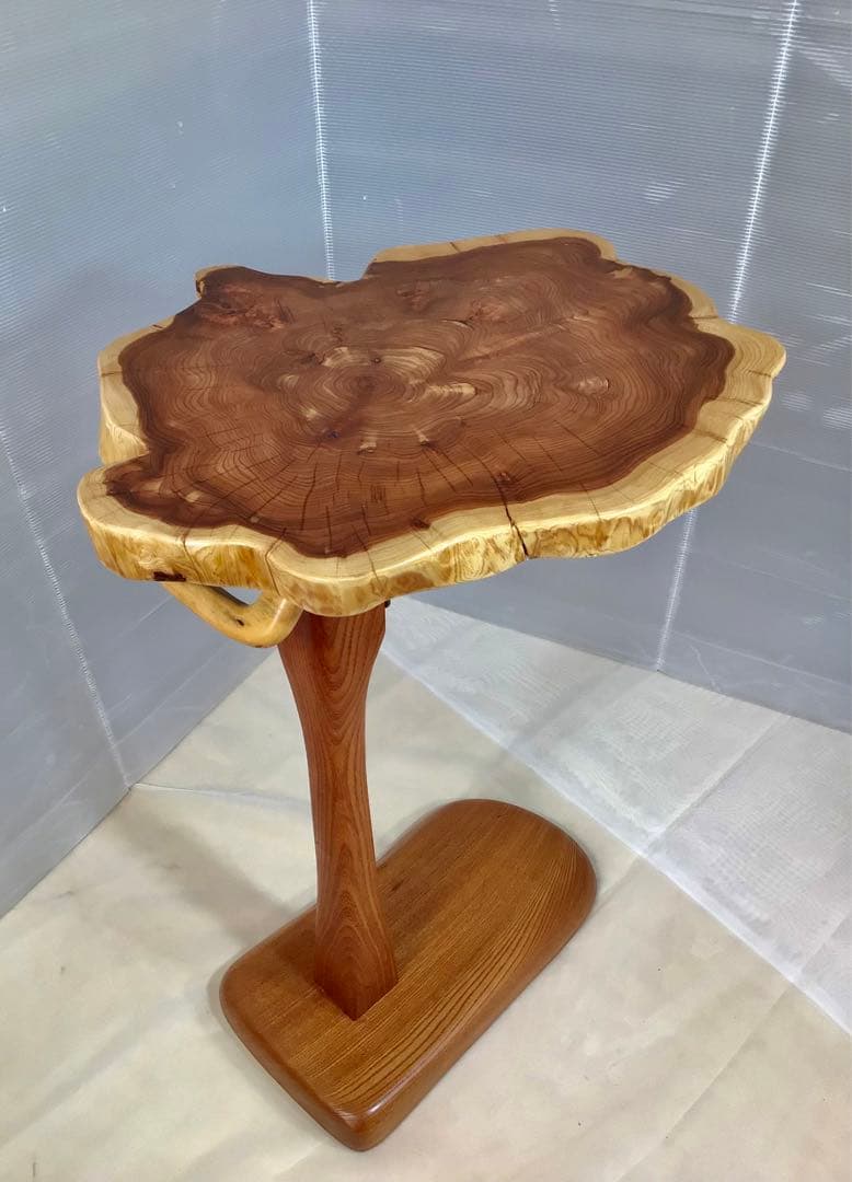 天然木　輪切り　カイズカイブキ　折り畳みサイドテーブル　一点物　手造り