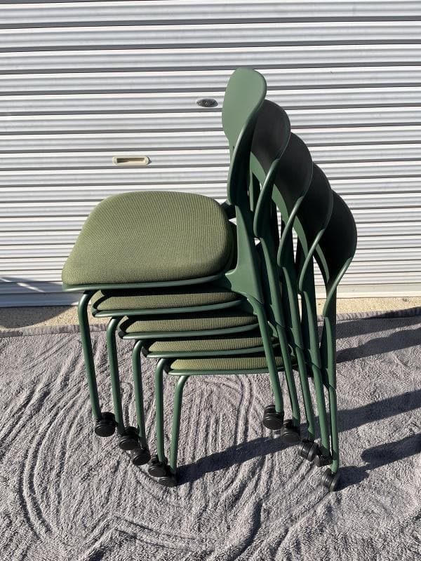 ①【美品】オカムラ　8124GL FPE5　5脚セット　座パッド・キャスター付