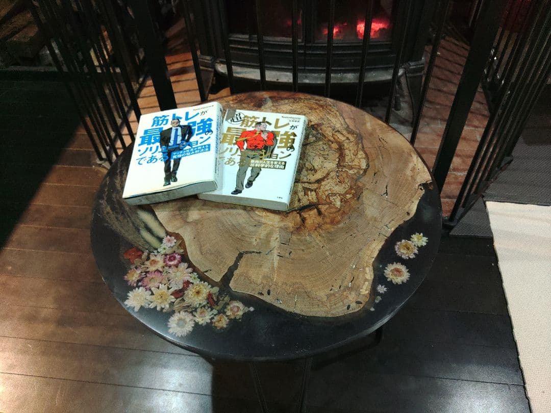 レジンとドライフラワーのローテーブル