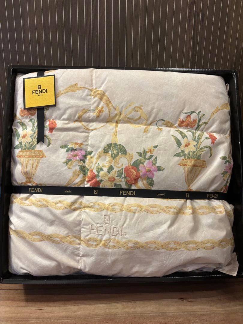 FENDI フェンディ 羽毛肌掛ふとん　サイズ150×210㎝❁.*・゜