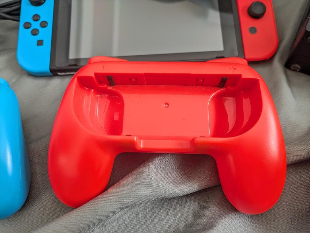 Nintendo Switch 本体＋Joy-Conグリップミニ・2個セット付