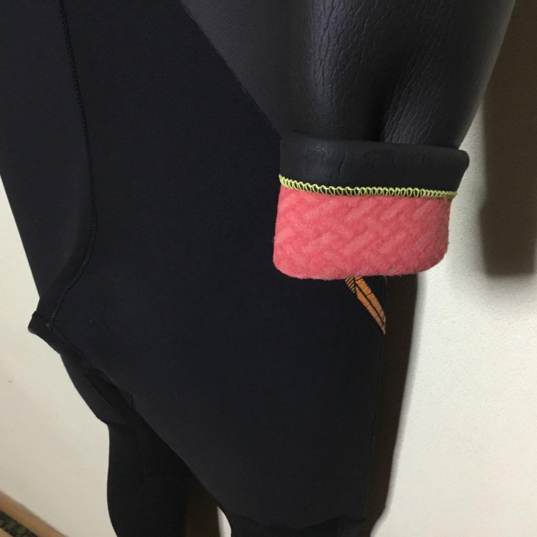 Bewet フルスーツ セミドライ　￼￼ブラック/マルチカラー 幾何学模様