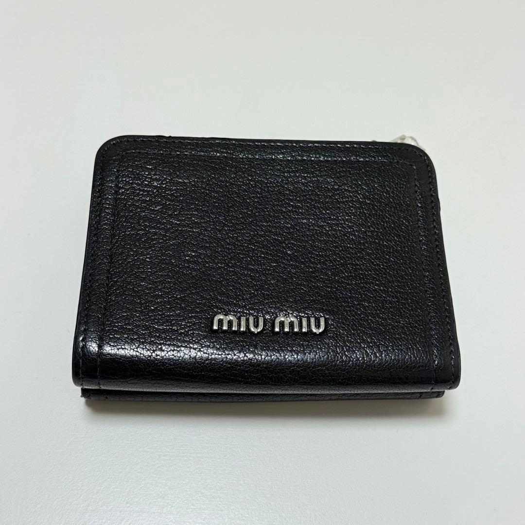 miumiu レア　二つ折り財布　ビジユーつき