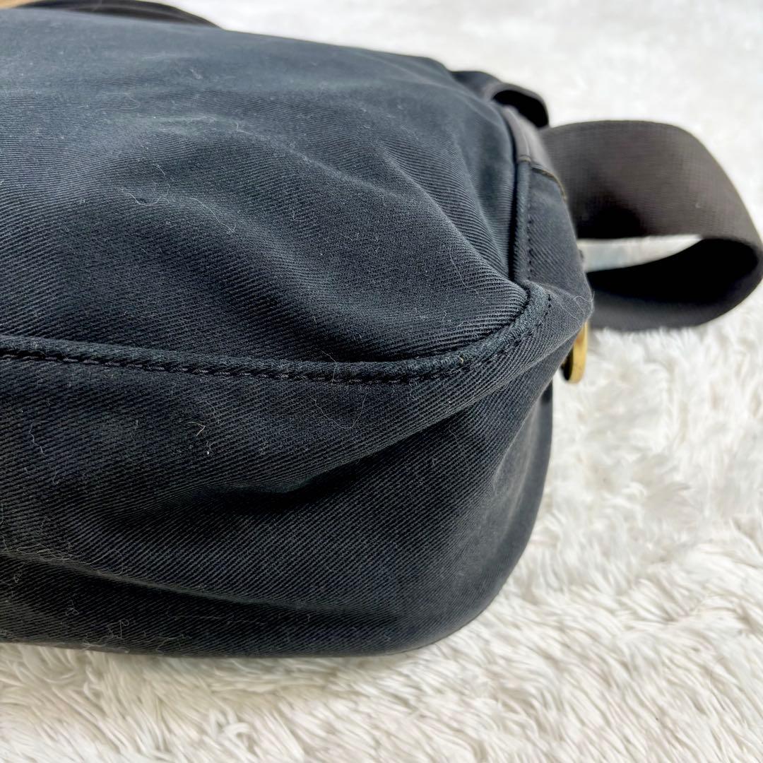 【定番】 ブレディ 黒 ショルダーバッグ アリエルトラウト メッセンジャー