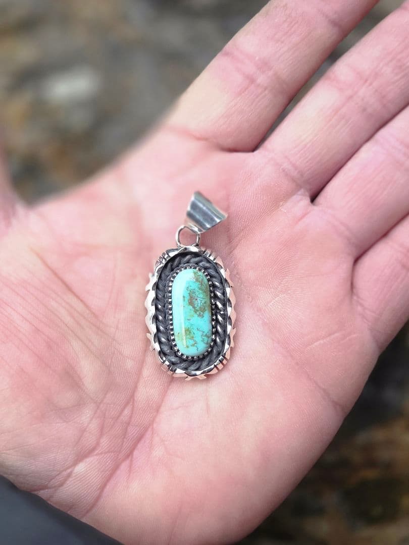イースターブルーターコイズ　三角線　ペンダント　インディアンジュエリースタイル