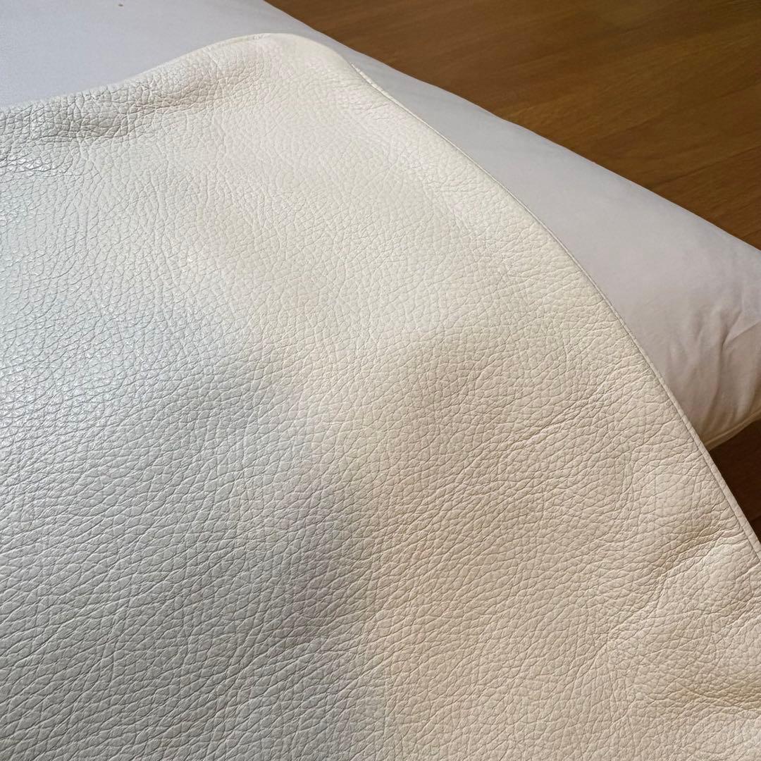 レザークッション 大きめ オフホワイト　未開封