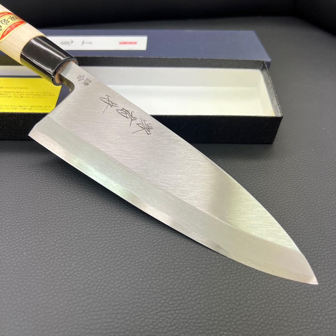 堺菊守はがね鍛造出刃包丁180mm六寸右片刃裏押し加工済切れ味抜群！化粧箱入