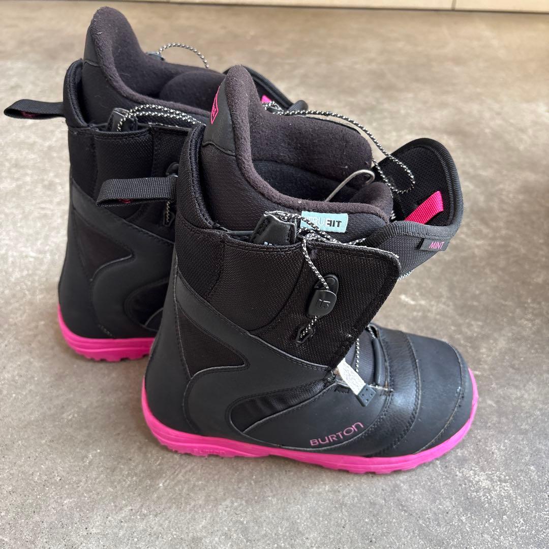 Burton MINT ASIAN FIT女性用スノーボードブーツ
