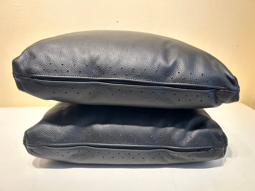 M*様 388　arflex　MIO　クッション　HRO　牛革　40×40　展示