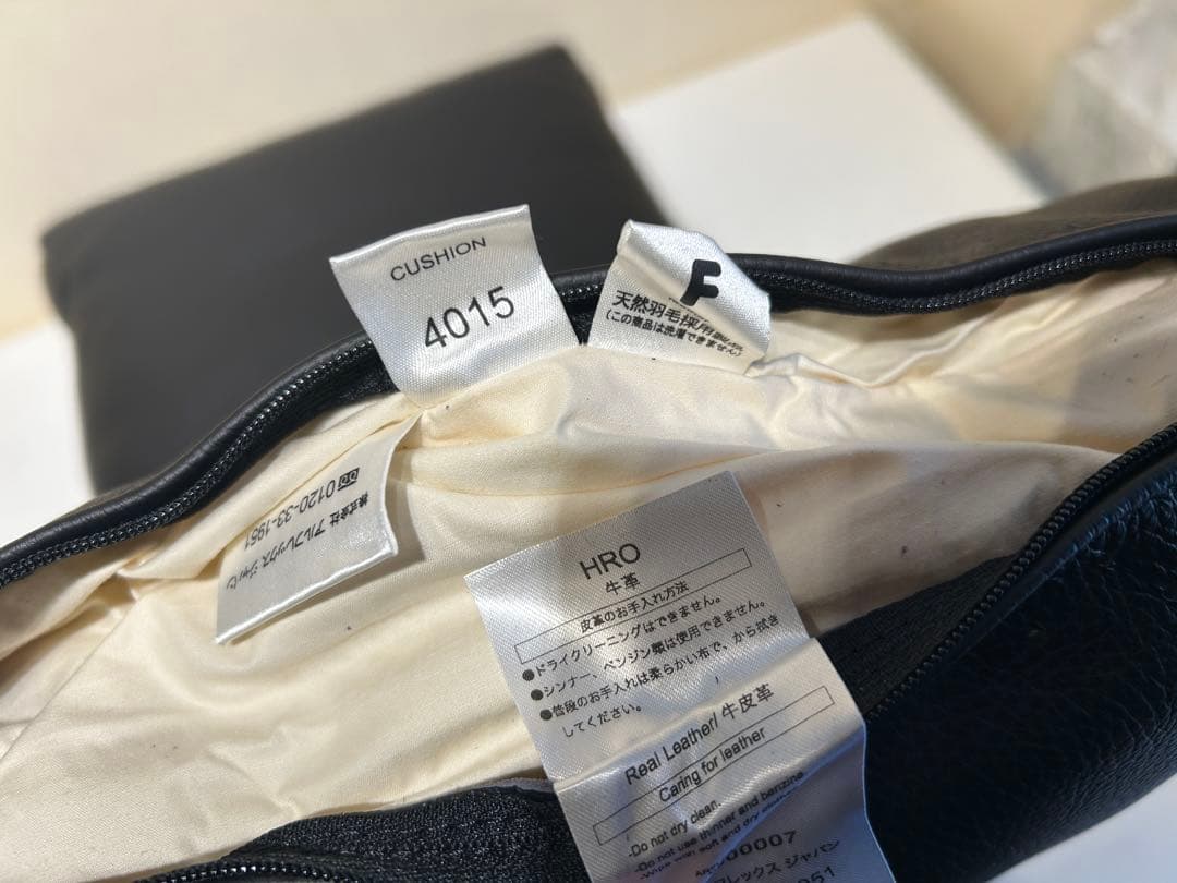 M*様 388　arflex　MIO　クッション　HRO　牛革　40×40　展示