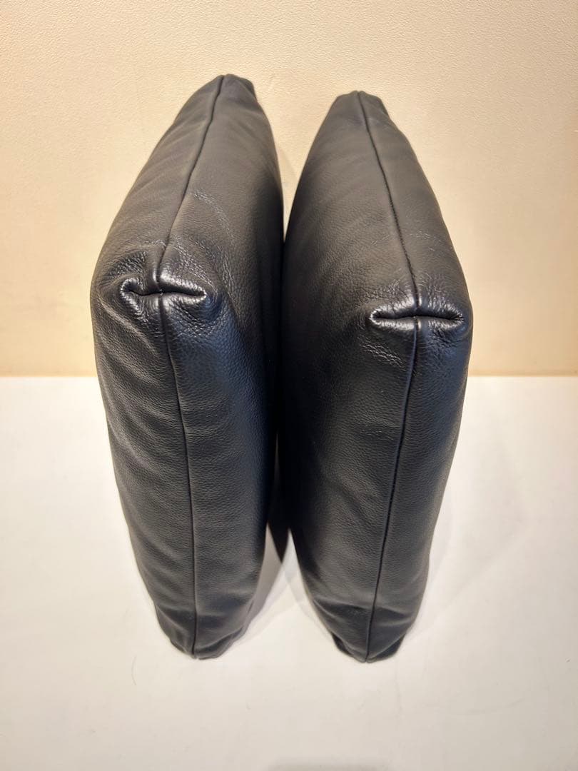 M*様 388　arflex　MIO　クッション　HRO　牛革　40×40　展示