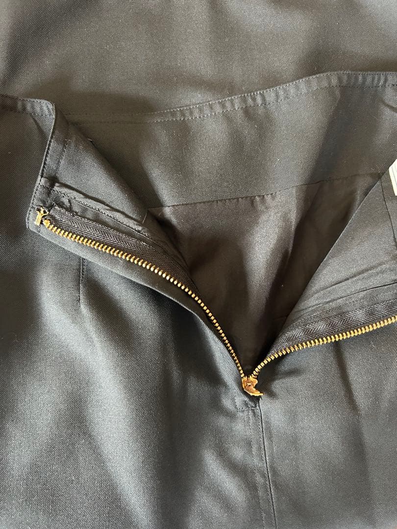 マディソンブルー黒スカート