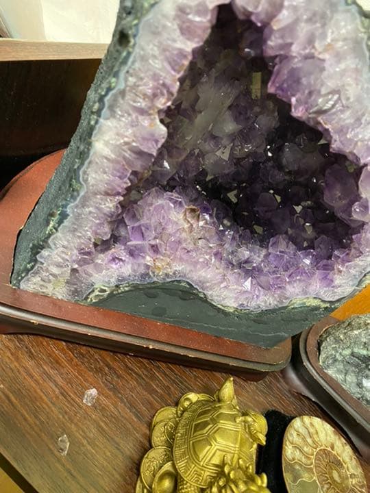 アメジストドーム、台座付き