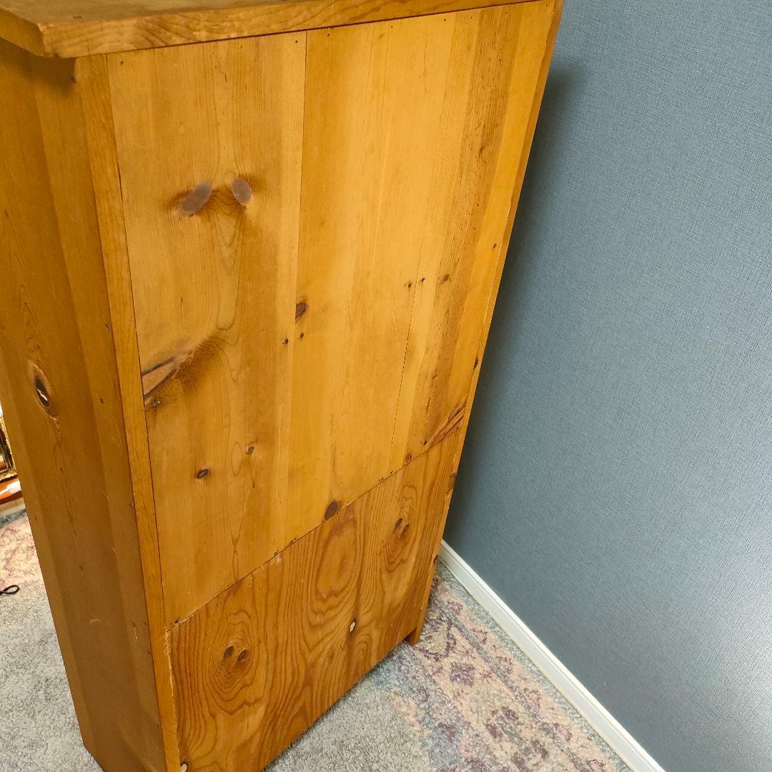 木製 キャビネット 無垢材 ナチュラル家具 回転ラッチ付き カントリー風 収納棚