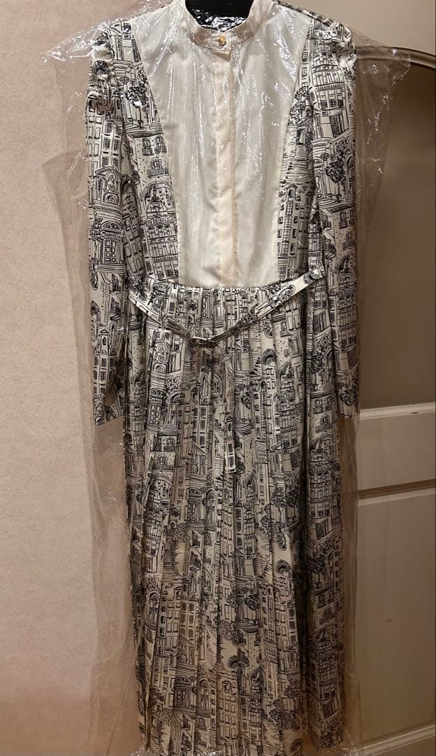 ブラックフライデー期間限定値下げ　セブンテン タウンプリントワンピース