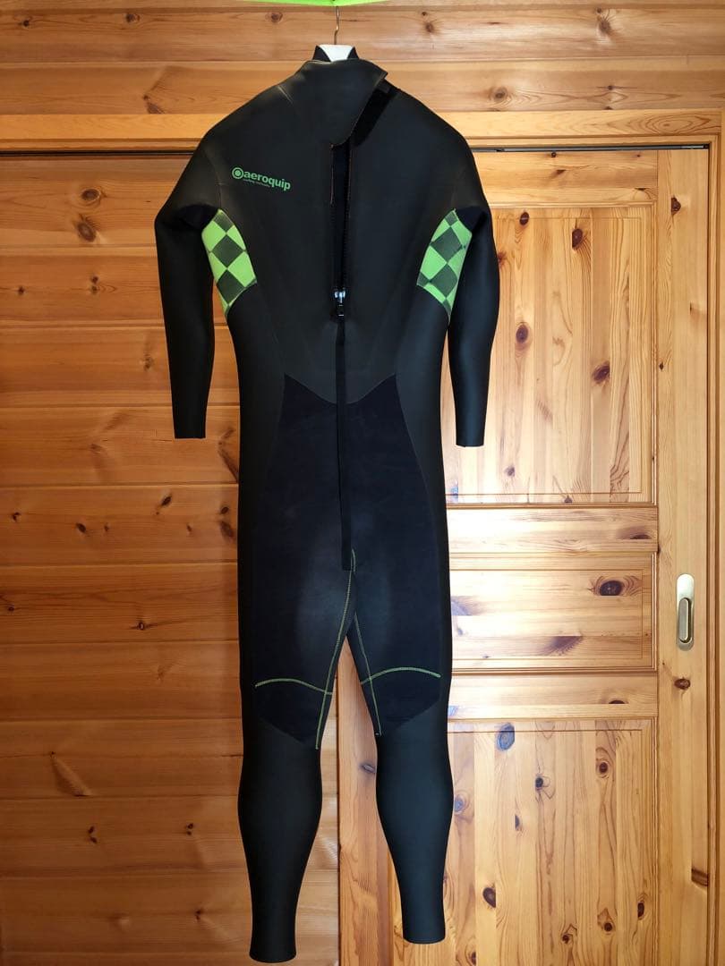 エアロクイップ　セミドライスーツ