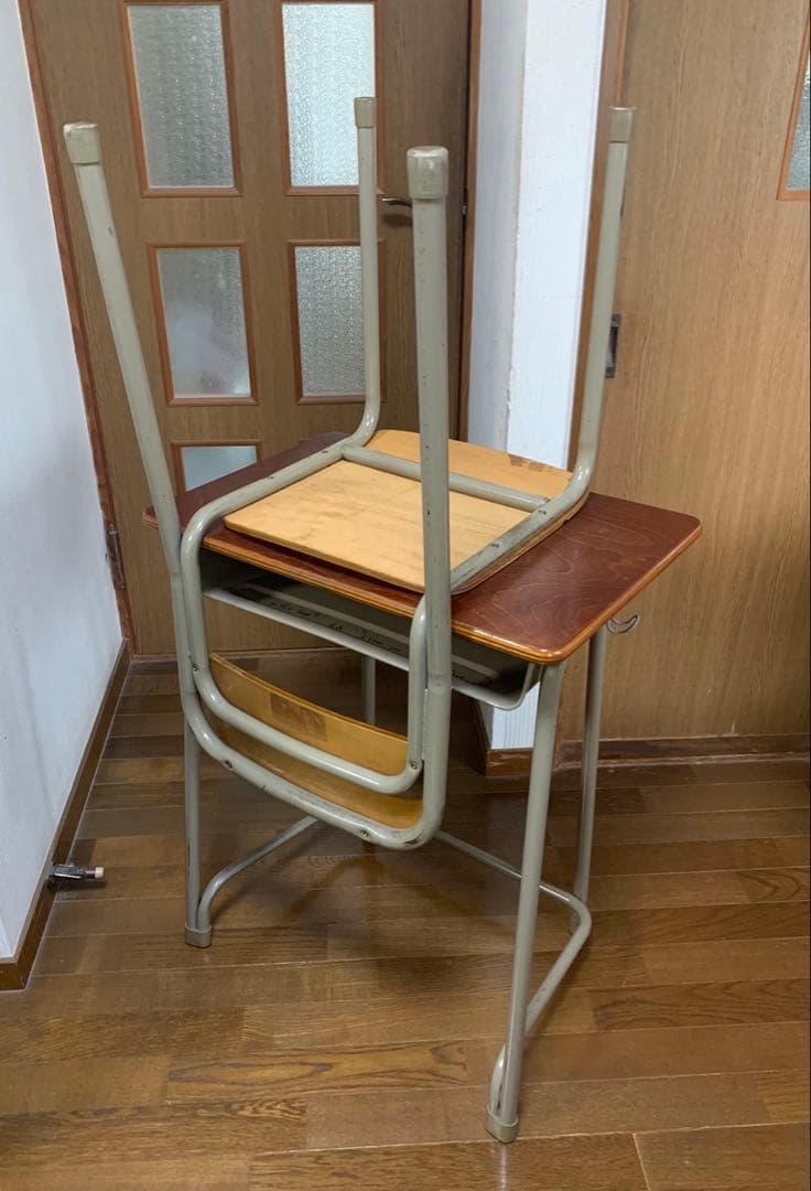 昭和レトロ　学校机とイスセット①