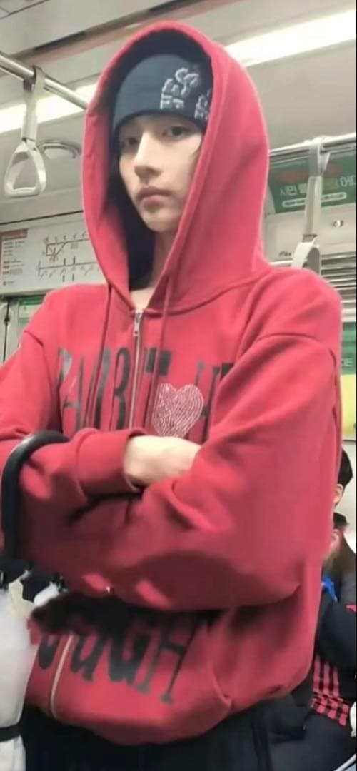 a サンウォン着用 xenoreport パーカー