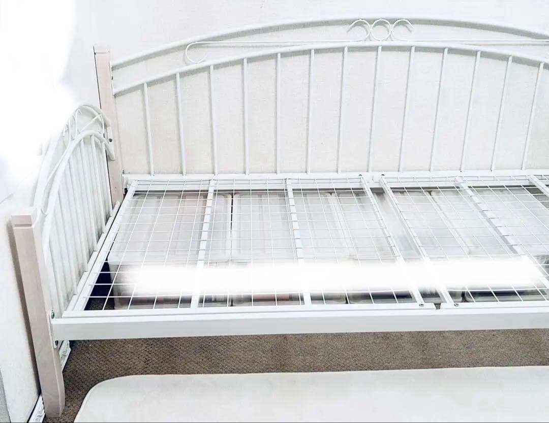 ロートアイアン　ベッドフレーム　シングル　ソファ型　白