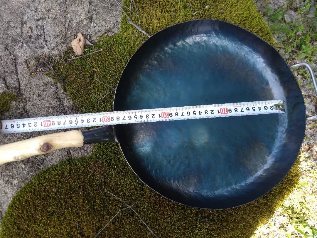 鉄なのに軽い！手作り一点物の特大フライパン。