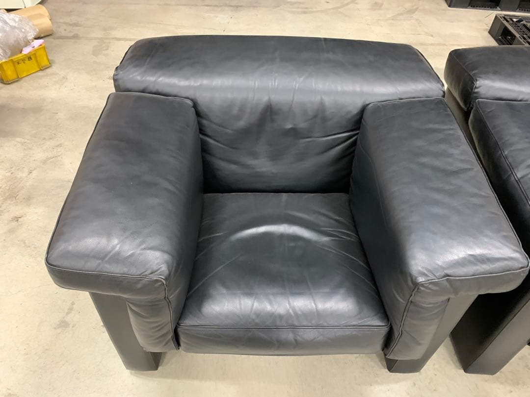 Moroso 黒のレザー1人掛けソファ　アントニオチッテリオ