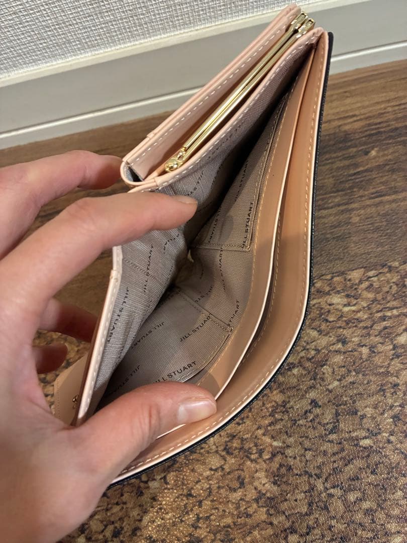 新品　JILL STUART ブラック ×ベビーピンク　二つ折財布　がま口小銭入