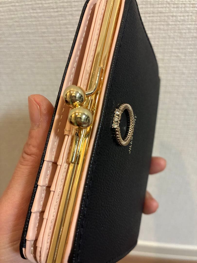 新品　JILL STUART ブラック ×ベビーピンク　二つ折財布　がま口小銭入