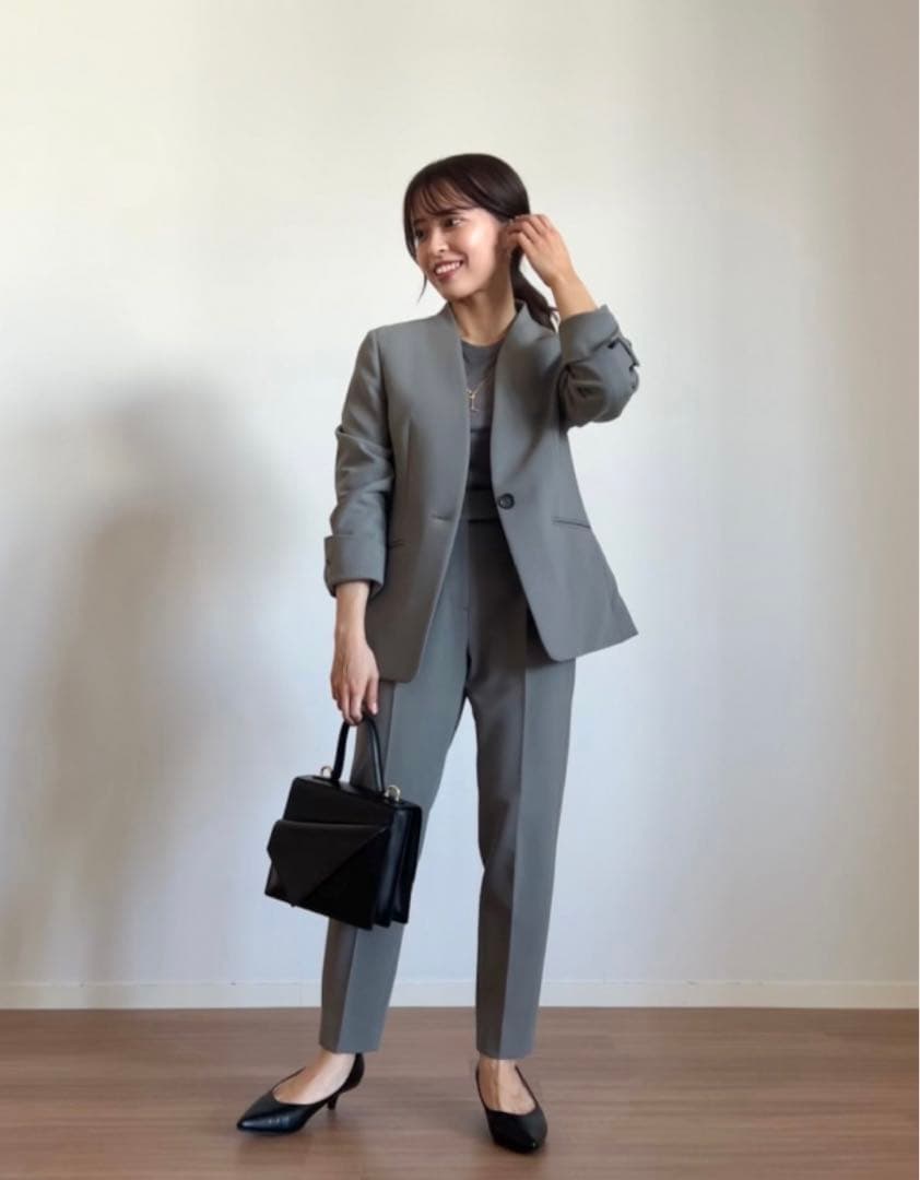 【akira】プラステ PLSTグレー パンツスーツ マシンウォッシャブル