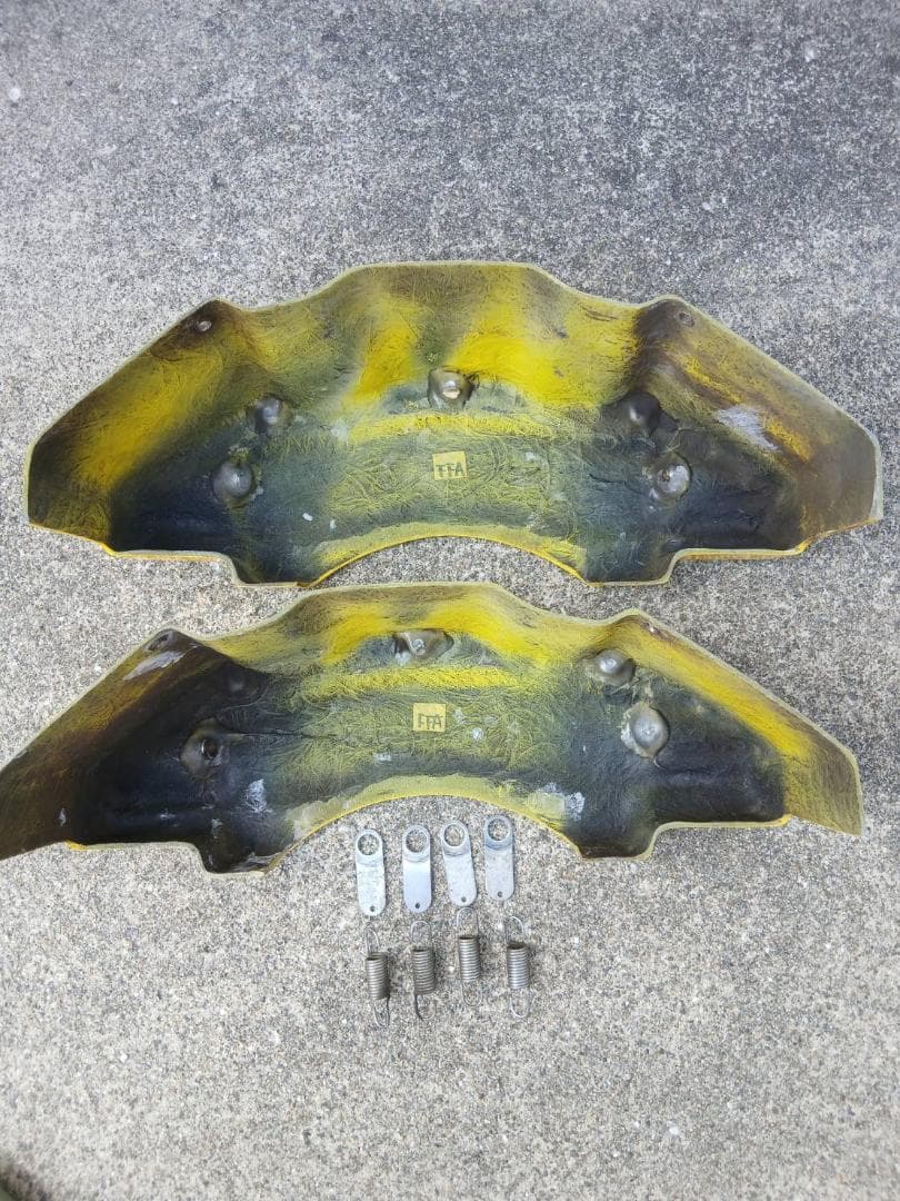 200系ハイエース キャリパーカバー