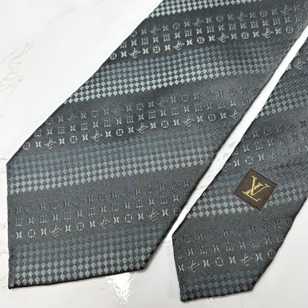 ルイヴィトン　LOUIS VUITTON モノグラム　刺繍　ネクタイ　スーツ