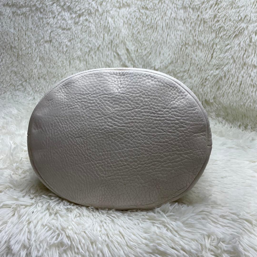 【美品】ヒロフ トートバッグ バケツ型 シボ革 ホワイト Hロゴ 手提げ