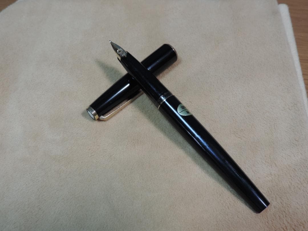 そ*ぷ様 MONT BLANC 万年筆 黒　320/M　未使用？保管傷あり　39