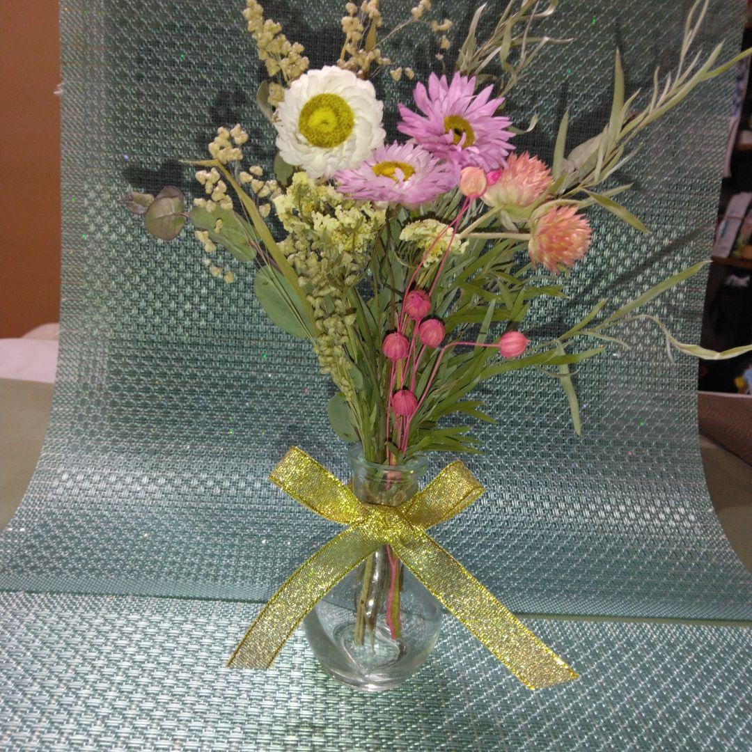 ドライフラワーアレンジメント ガラス容器 ゴールドリボン (No.3）