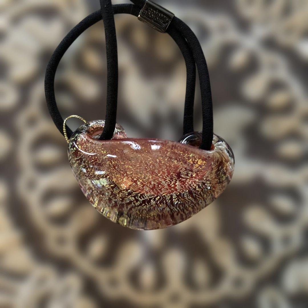 コレットマルーフポニー　赤と金のラメ入りガラス