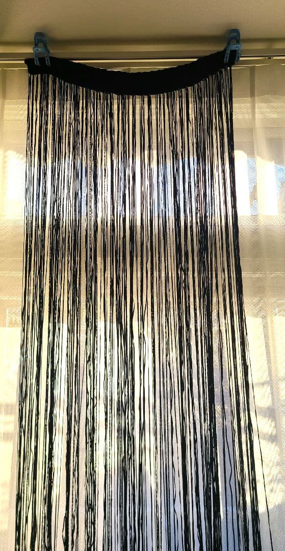 黒　ストリングカーテン