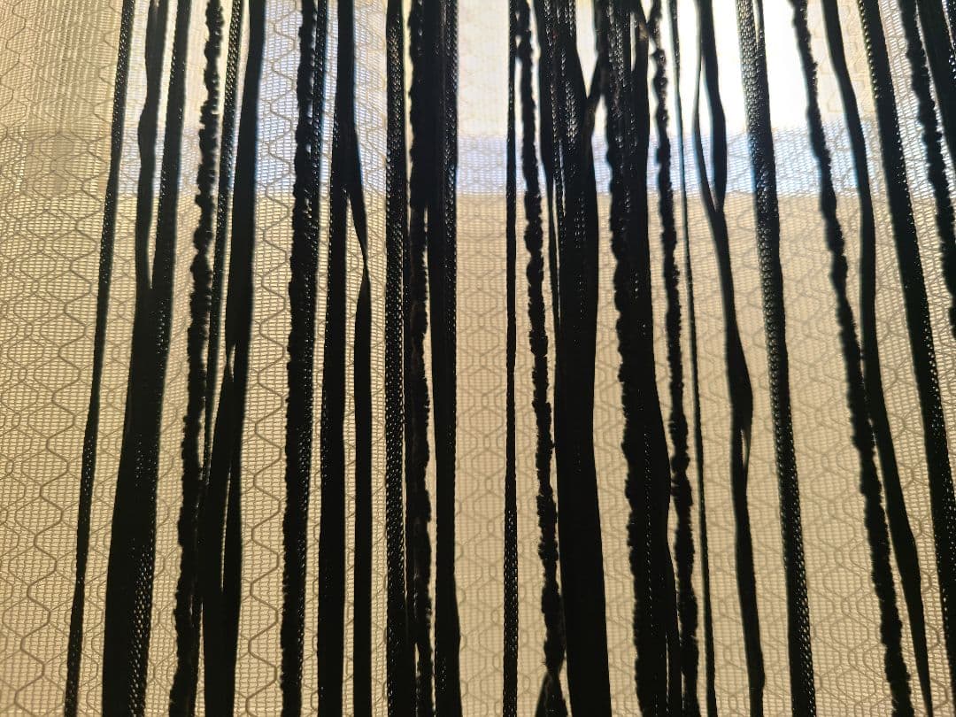 黒　ストリングカーテン