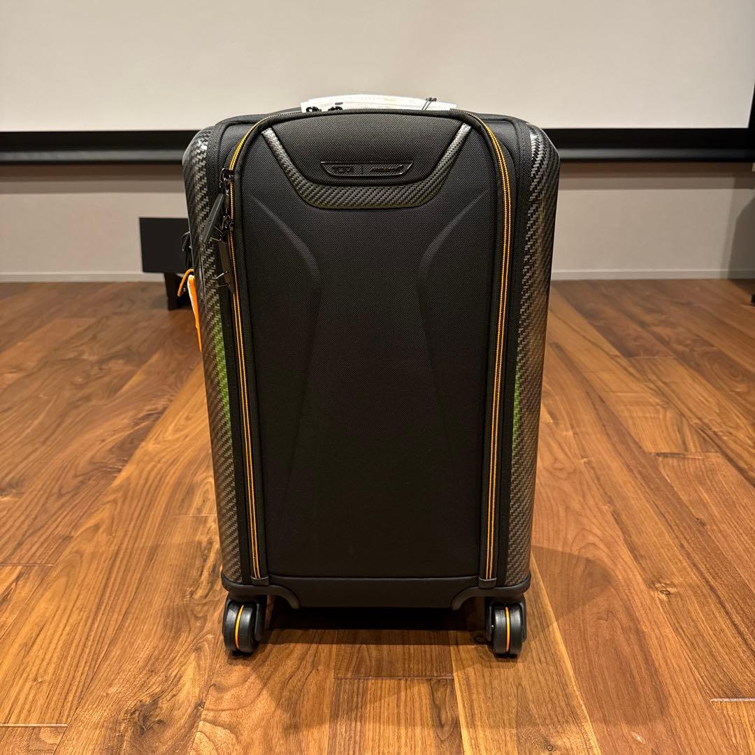 TUMI McLarenカーボンファイバー風デザイン 中型スーツケース